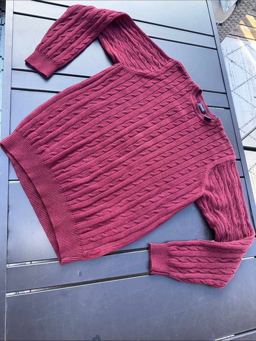 Vintage Y2K IZOD men’s Classic Cable Knit Sweater - Burgundy